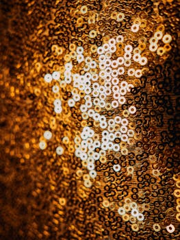  国际金价大幅回落，跌破关键水平；地缘紧张局势中，避险属性遭遇挑战。 股票财经 国际金价大幅回落，跌破关键水平；地缘紧张局势中，避险属性遭遇挑战。 股票财经