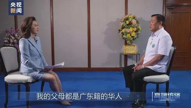  泰国政坛风云再起，阿努廷·参威拉军强势回归；华人血统总理连任，陈锡尧的多面人生备受瞩目；从街头小吃到驾驶飞机，他如何平衡权力与生活。 新闻