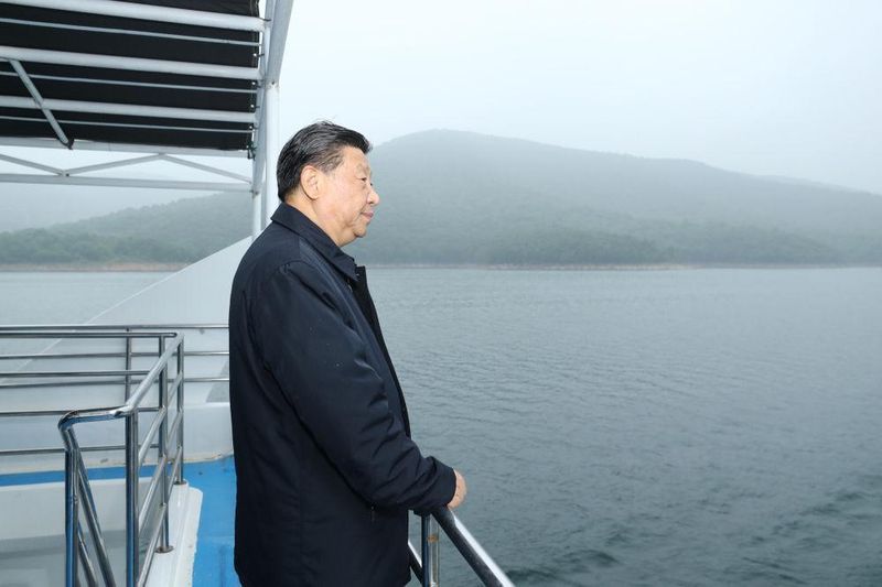  一杯清水寄深情；总书记多次察看水样，彰显治水为民理念。 新闻