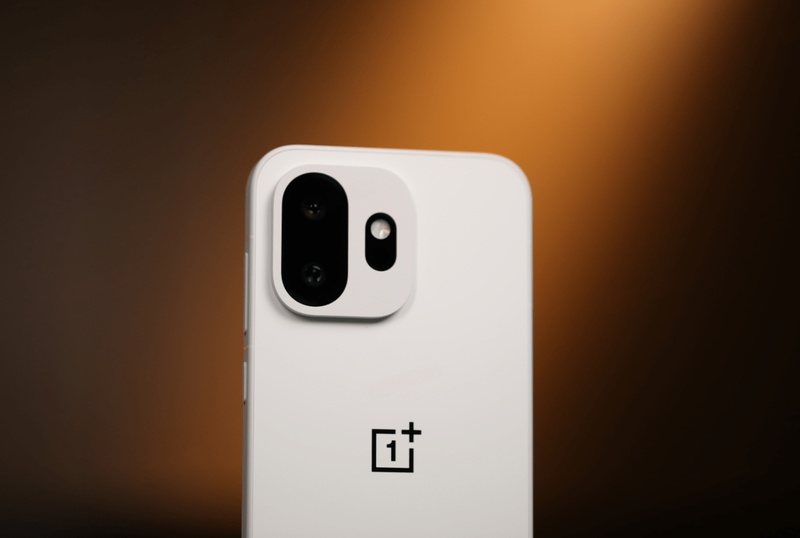  续航焦虑的终结者：一加15T能否打破小屏手机的魔咒？ 手机评测