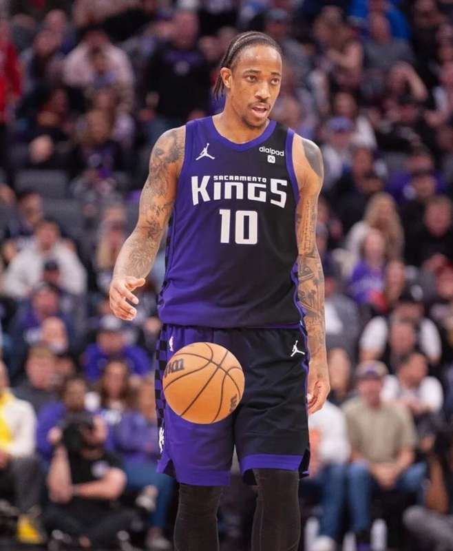  那个被时代抛弃的人，正在改写历史：德罗赞的26688分教会我们的事 体育新闻