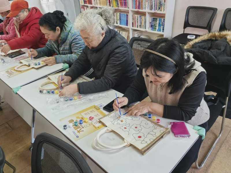  社区治理的「向阳解法」：系统性思维破解「一老一小」服务难题 新闻